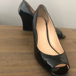Cole Haan patent leather open toe wedge 8B